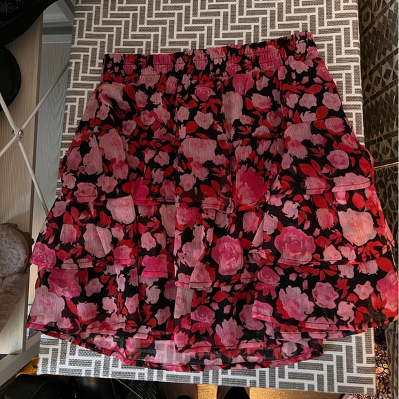Floral Skirt 🌹 - Picture 2 of 3